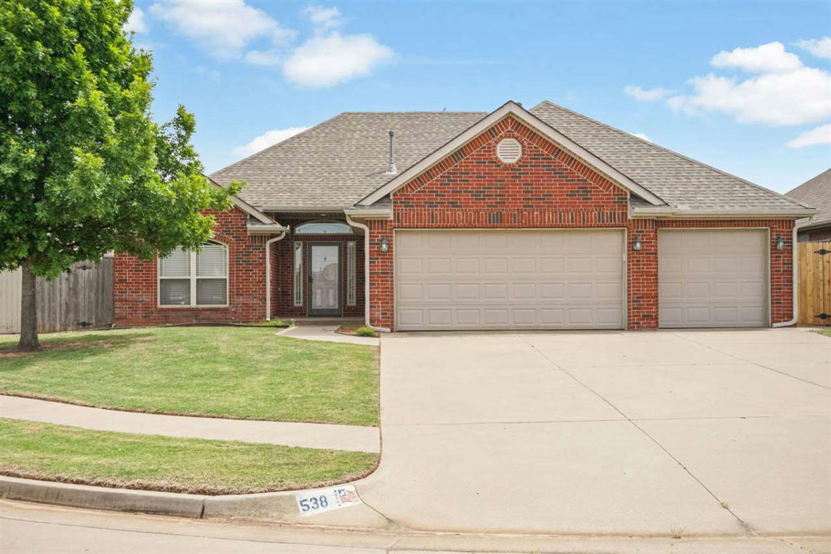 538 W BROADPOINT COURT WAY, MUSTANG, OK 73064, photo 1 of 35