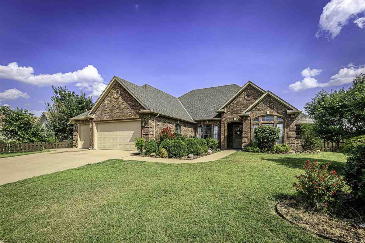 1406 NE INDEPENDENCE AVE, LAWTON, OK 73507, photo 1 of 28