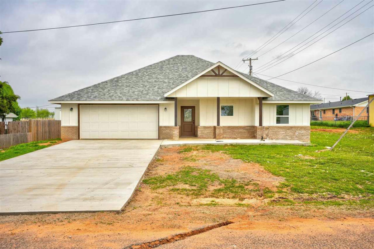 33 E CAMPBELL ST, STERLING, OK 73567, photo 1 of 45